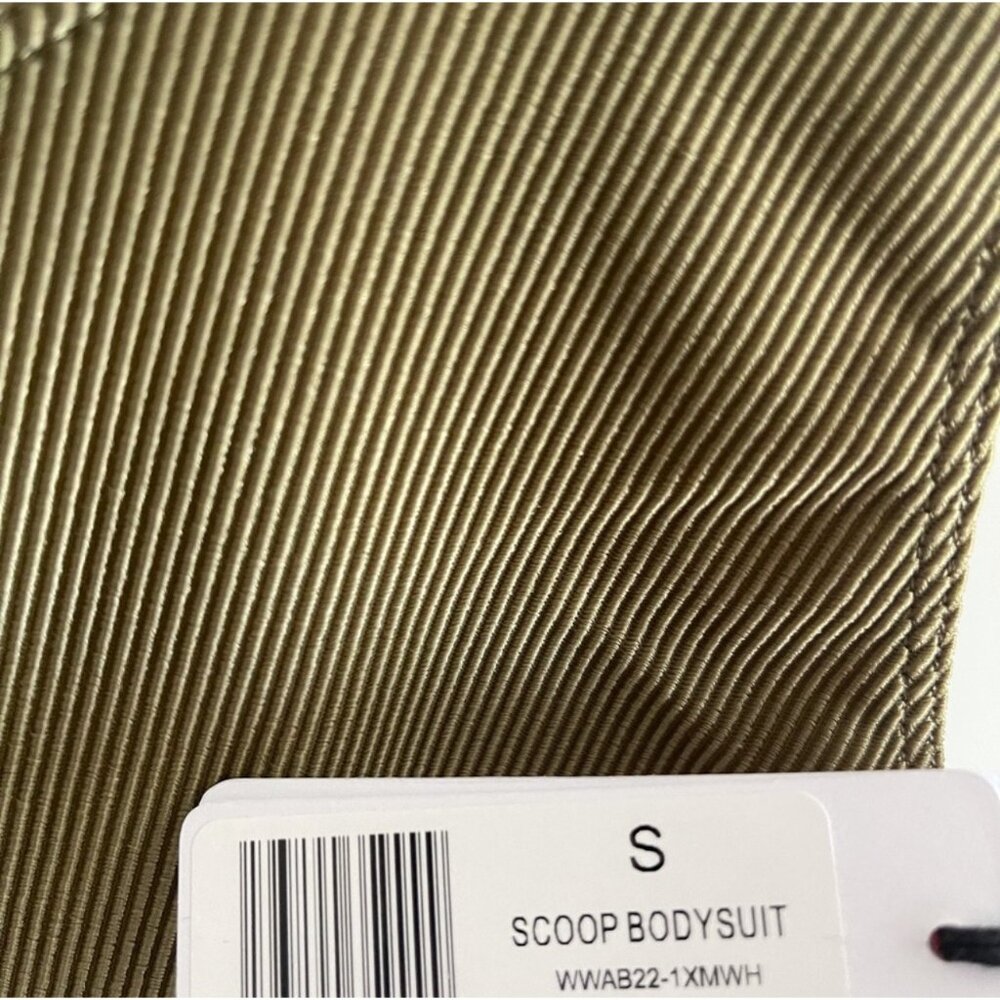 WeWoreWhat NWT Scoop Activewear Bodysuit Sz Small Shimmery Green Chain Belt Acti - Picture 11 of 12